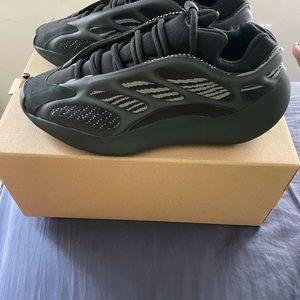 Yeezy 700 V3